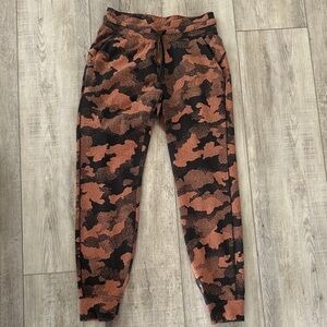 Lululemon athletic size 6